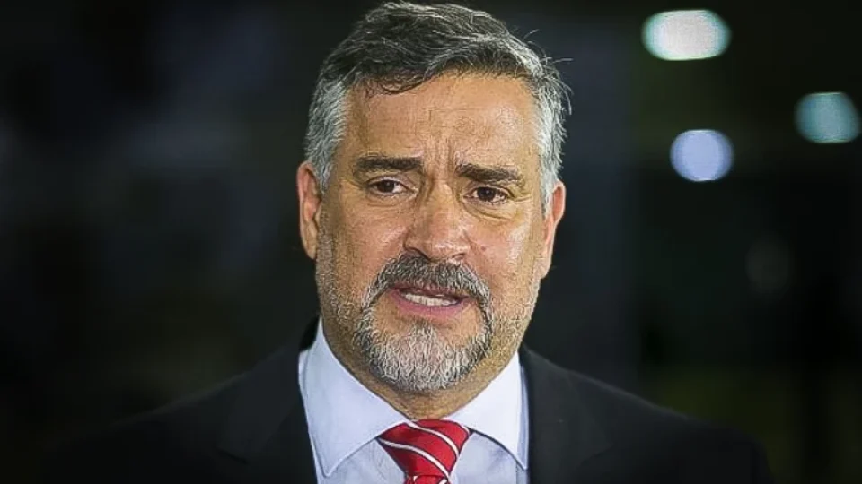 Pimenta cobra transparência total no caso Master: “Doa a quem doer”