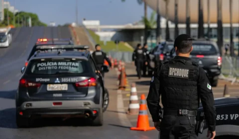 Faixas do Eixo Monumental em frente ao STF são bloqueadas para trânsito antes de sessão