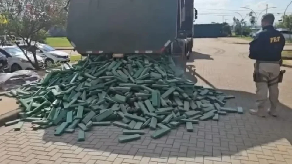 PRF apreende mais de três quilos de maconha escondidos em carreta