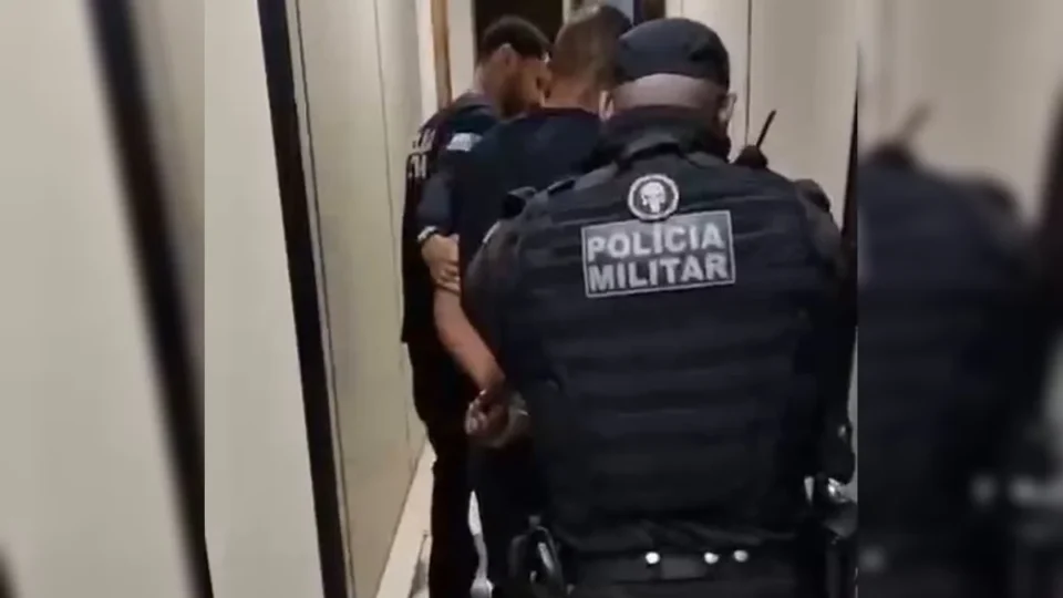 Homem é preso após tentar matar companheira com mordidas no rosto no RJ