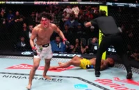 Raoni Barcelos faz tomografia e segue estável após sair de maca no UFC