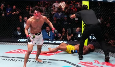 Raoni Barcelos faz tomografia e segue estável após sair de maca no UFC