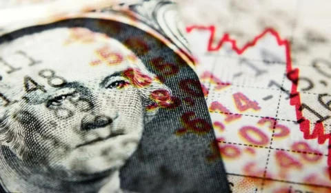 Dólar cai para R$ 5,11 com cenário externo favorável e pesquisa eleitoral no radar