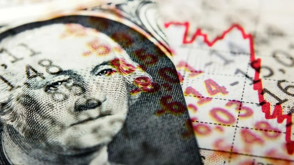 Dólar cai para R$ 5,11 com cenário externo favorável e pesquisa eleitoral no radar