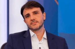 TSE recua e libera dinheiro e debates para Renan Santos, mas dá prazo de 72 horas sob risco de cassação