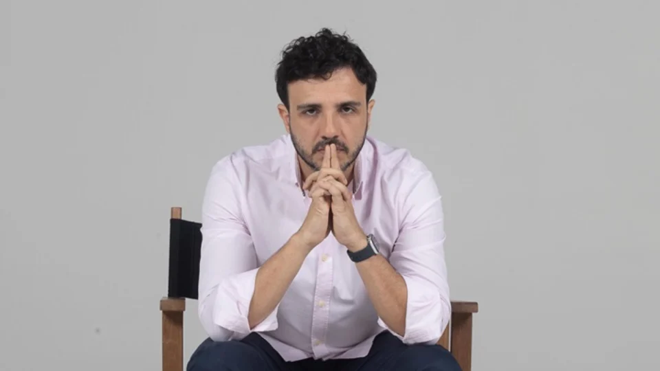 Renan Santos diz que áudios divulgados mostram trama para forjar acusações e incitar atentado contra ele