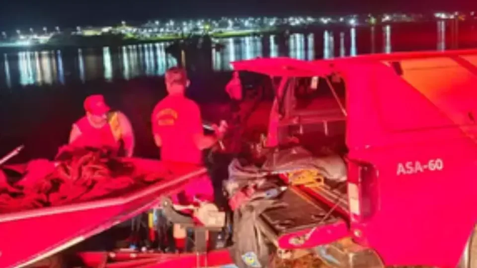 Pai morre após embarcação virar em lago de Goiás; filho de 4 anos continua desaparecido