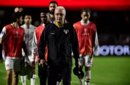 São Paulo é eliminado pelo Boca, e Dorival chama atuação de “irreconhecível”