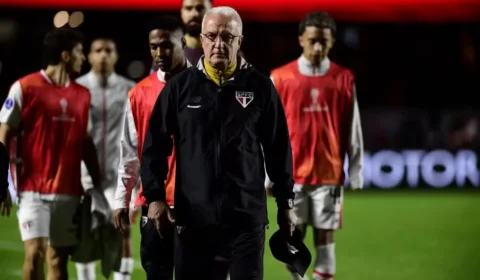 São Paulo é eliminado pelo Boca, e Dorival chama atuação de “irreconhecível”