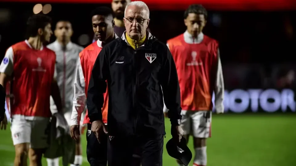 São Paulo é eliminado pelo Boca, e Dorival chama atuação de “irreconhecível”