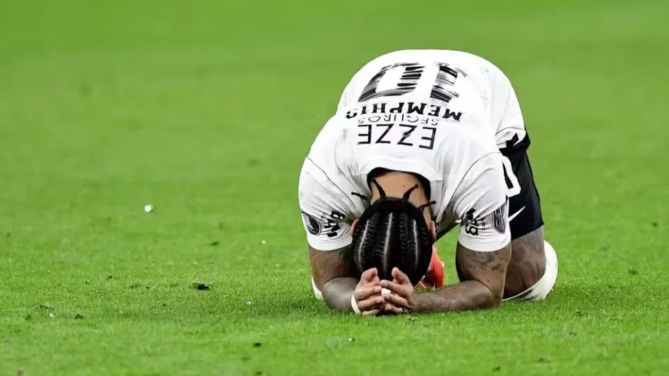 Corinthians perde em casa, Memphis desperdiça pênalti e Timão cai na Libertadores