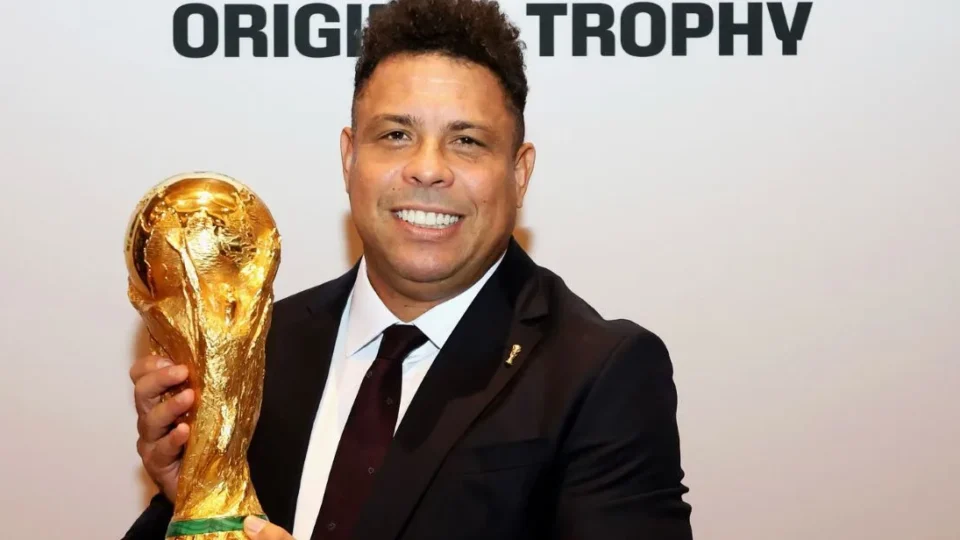 Ronaldo Fenômeno reúne estrelas do futebol e da TV em festa de 50 anos em São Paulo