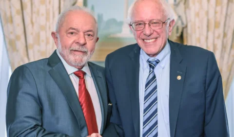 Bernie Sanders diz que pretende convidar Lula para falar sobre o SUS no Senado dos EUA
