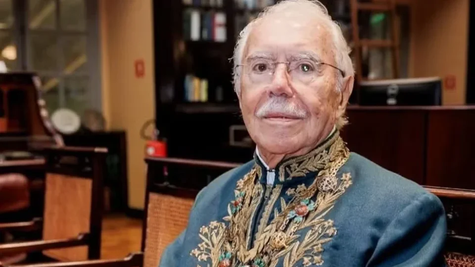José Sarney apresenta evolução clínica favorável durante tratamento de pneumonia