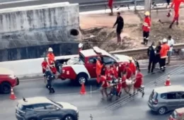 Pai e filho que caíram no Lago Paranoá após acidente de moto seguem internados no DF