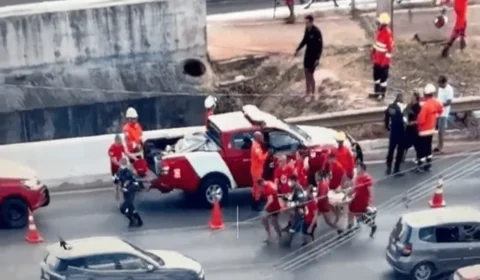 Pai e filho que caíram no Lago Paranoá após acidente de moto seguem internados no DF