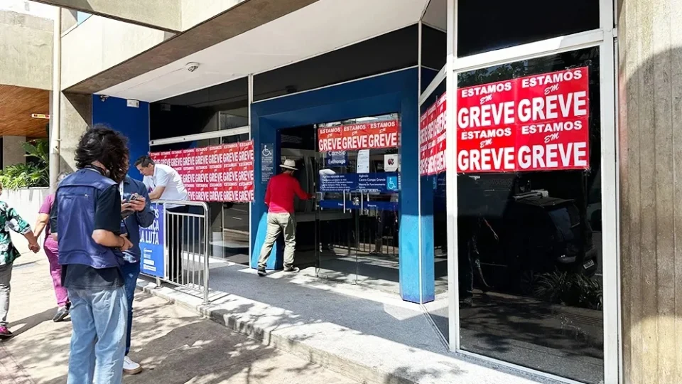 Caixa volta a funcionar nesta quarta-feira após Justiça determinar fim da greve