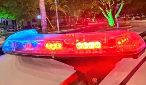 Homem invade agência bancária com faca e ameaça gerente e clientes em Sergipe