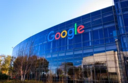 Google leva multa de € 403 milhões por uso de dados de localização de usuários