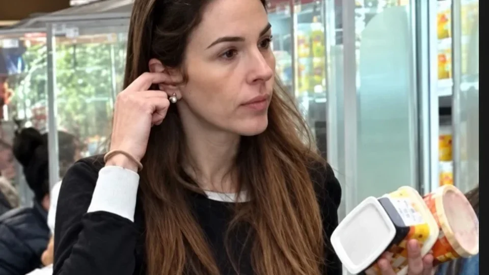 Novas fotos de Suzane von Richthofen fazendo compras em supermercado viralizam