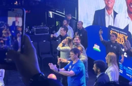 Tarcísio canta música gospel durante agenda e faz aceno ao eleitorado evangélico