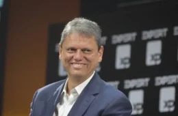 Tarcísio aparece com 53% e pode vencer no 1º turno em SP, aponta pesquisa