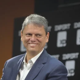 Tarcísio aparece com 53% e pode vencer no 1º turno em SP, aponta pesquisa
