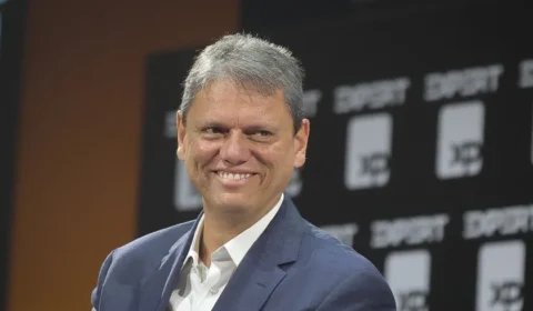 Tarcísio aparece com 53% e pode vencer no 1º turno em SP, aponta pesquisa