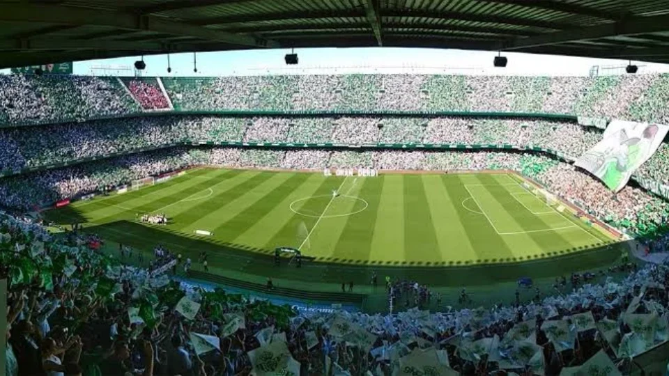 Betis vira sobre o Lille com dois gols de Bartra e começa Champions com vitória