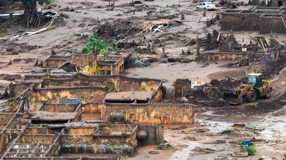 Justiça condena Samarco e três pessoas pela tragédia de Mariana