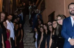 Casamento coletivo reúne 24 trisais em cerimônia simbólica no Rio de Janeiro