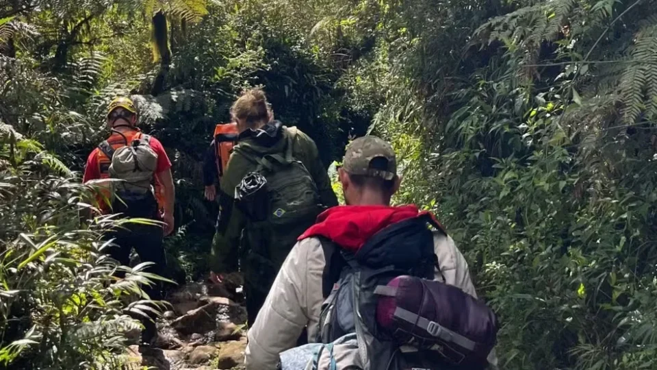 Turistas são encontrados a mais de 1 km da trilha após 40 horas de buscas em cânion no RS