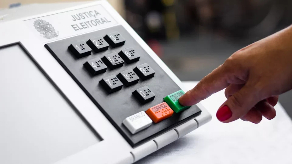 Mais de 90% das urnas estão prontas para as Eleições 2026, diz presidente do TSE