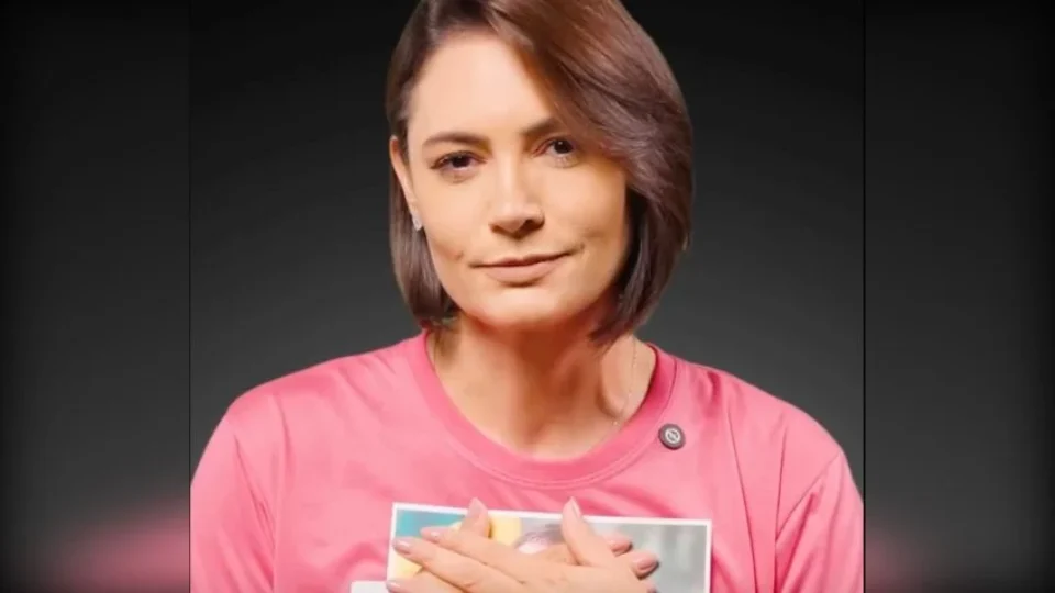 Justiça libera propaganda de Michelle com imagem de Bolsonaro após rever liminar