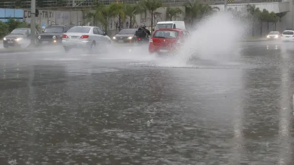 Frente fria coloca Sudeste em alerta para tempestades; veja previsão para SP, Rio e BH