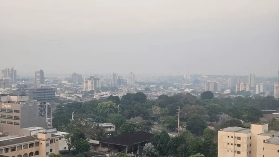 Fumaça em Manaus já causou 132 atendimentos por problemas respiratórios e gera pedido de intervenção