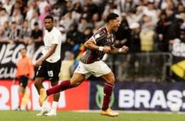 Corinthians perde para o Fluminense e se mantém na mira de Grêmio e Inter na briga do Z4