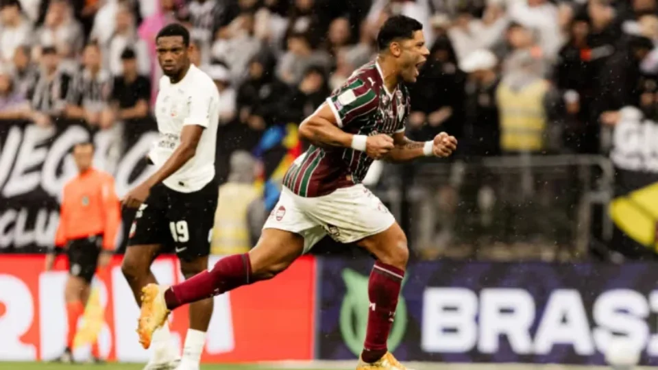 Corinthians perde para o Fluminense e se mantém na mira de Grêmio e Inter na briga do Z4