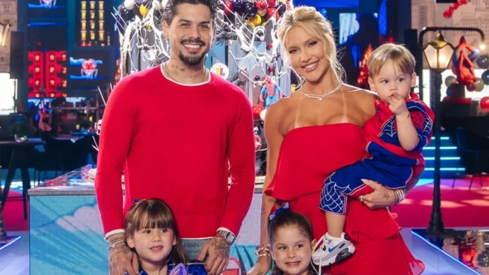 Mães tentam evitar que filhos estudem na mesma sala que filha de Virginia