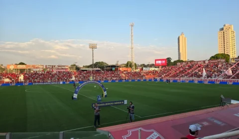 Vila Nova enfrenta Goiás hoje em duelo decisivo na Série B
