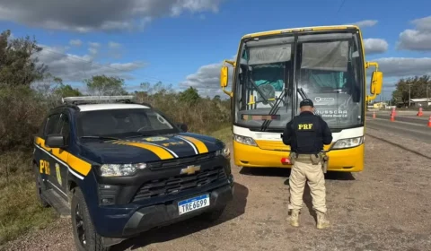 Homem procurado por tráfico é preso dentro de ônibus em Bagé