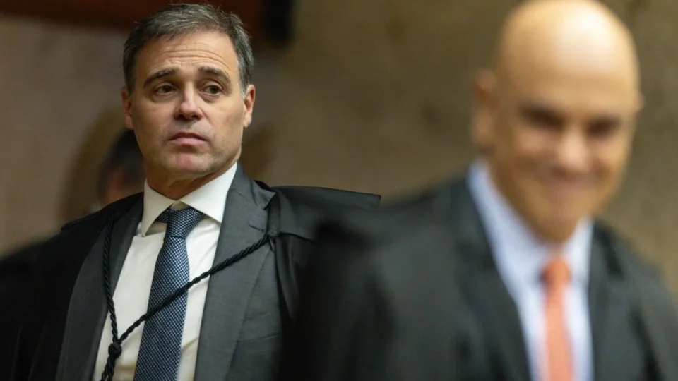 Crise no STF: isolam Mendonça e Fux alerta sobre risco grave