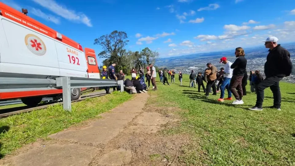 Homem cai de paraglider e fica gravemente ferido no RS