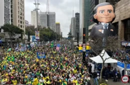 Ato de Flávio Bolsonaro reúne direita na Paulista e coloca Tarcísio ao lado do presidenciável