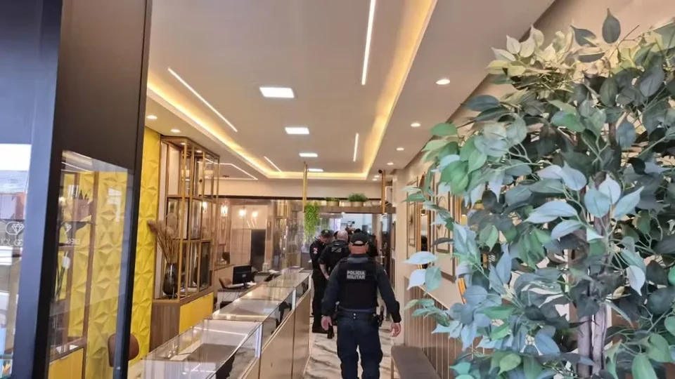 Assalto com reféns em joalheria mobiliza polícias no centro de Santarém