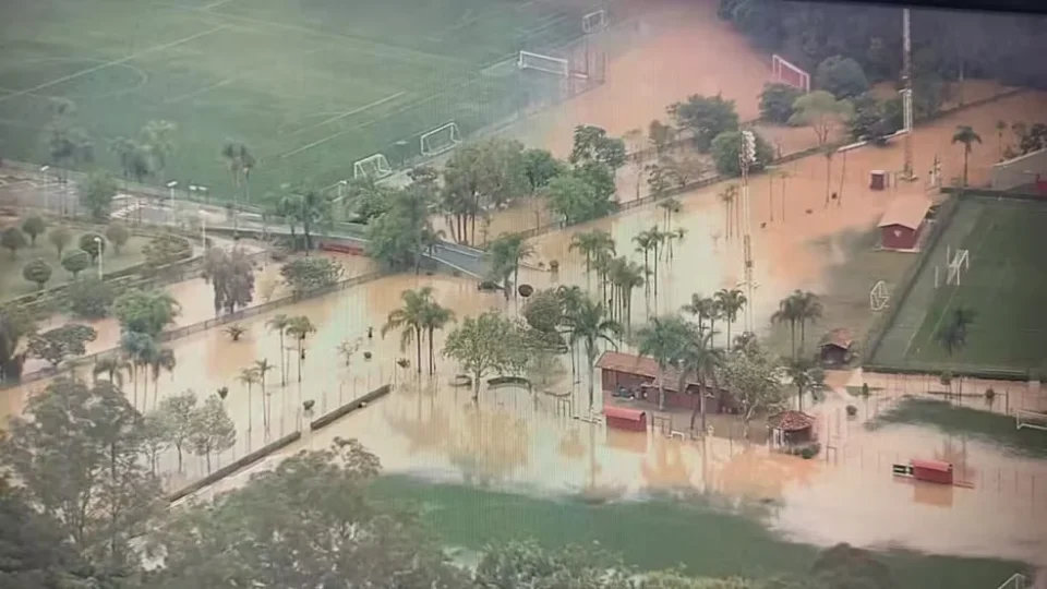 Chuva forte alaga CT do São Paulo em Cotia e adia jogos da base