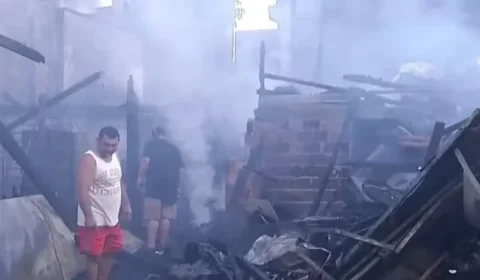 Incêndio destrói padaria e casa durante a madrugada em Belém