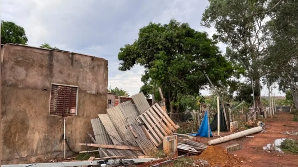 Temporal deixa estragos em Arapoanga, Planaltina e Samambaia