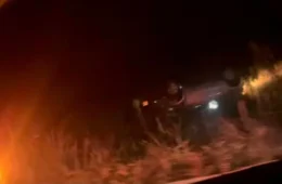 Mulher morre após caminhonete capotar na BR-153; motorista é preso por homicídio culposo e embriaguez