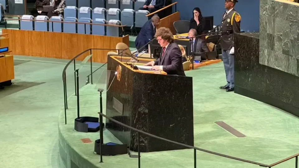 Milei chama ONU de “inútil” e cita Malvinas como exemplo em discurso na Assembleia Geral